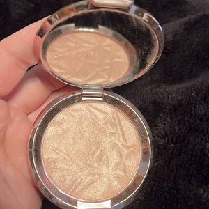 BECCA cosmetics highlighter
